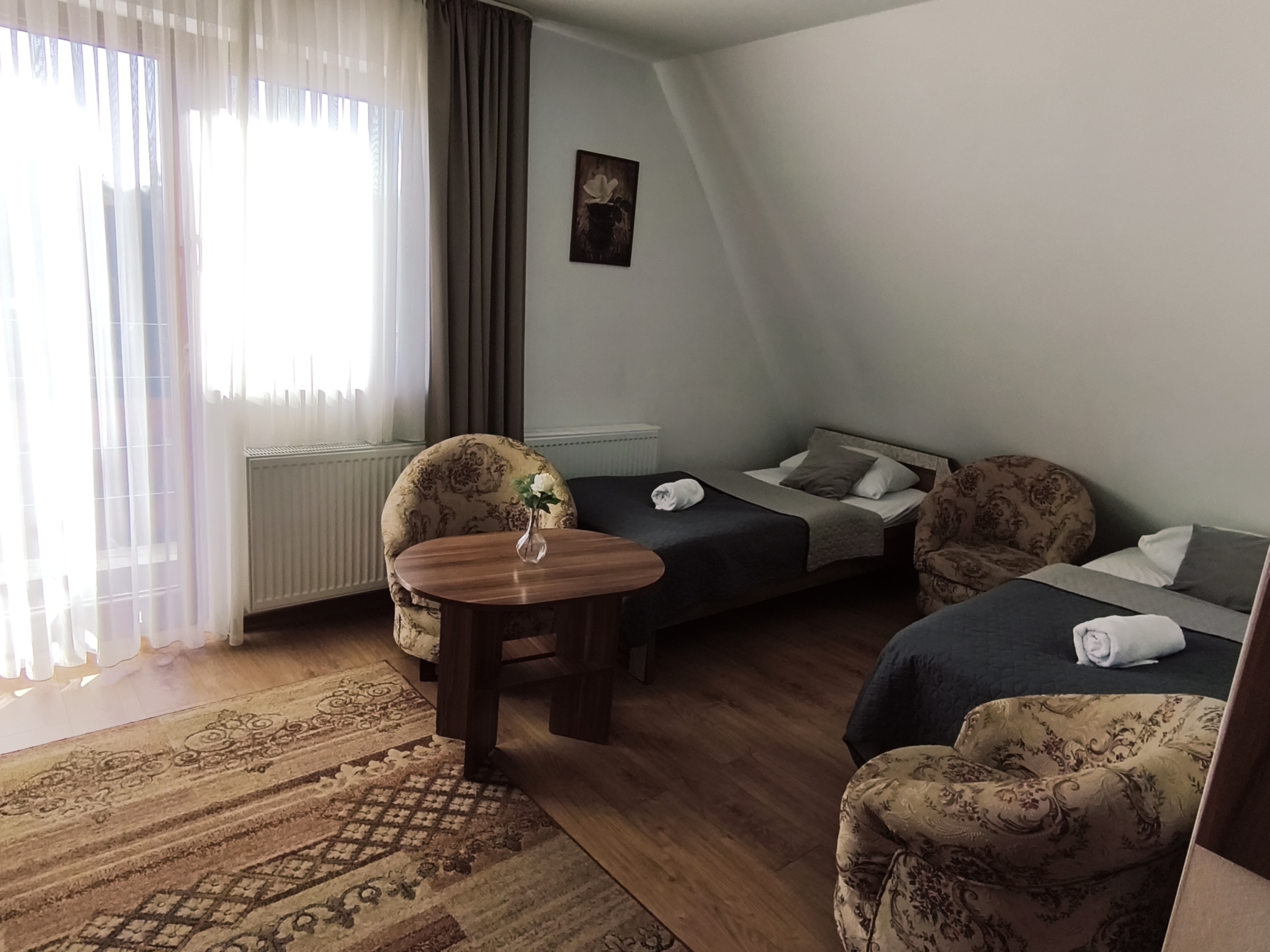 Pokój czteroosobowy z balkonem