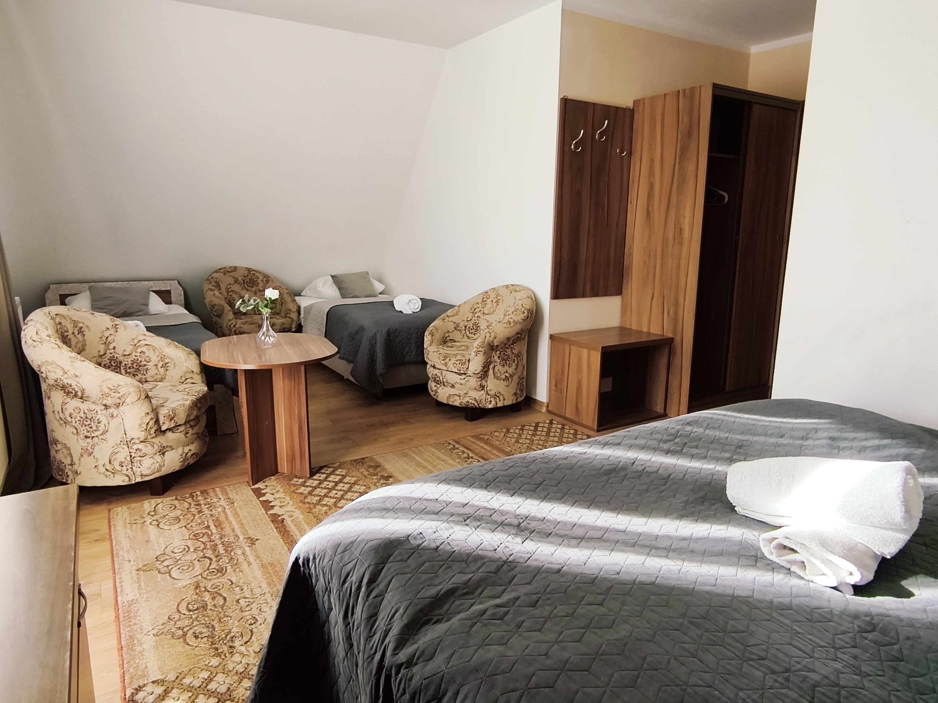 Pokój czteroosobowy z balkonem