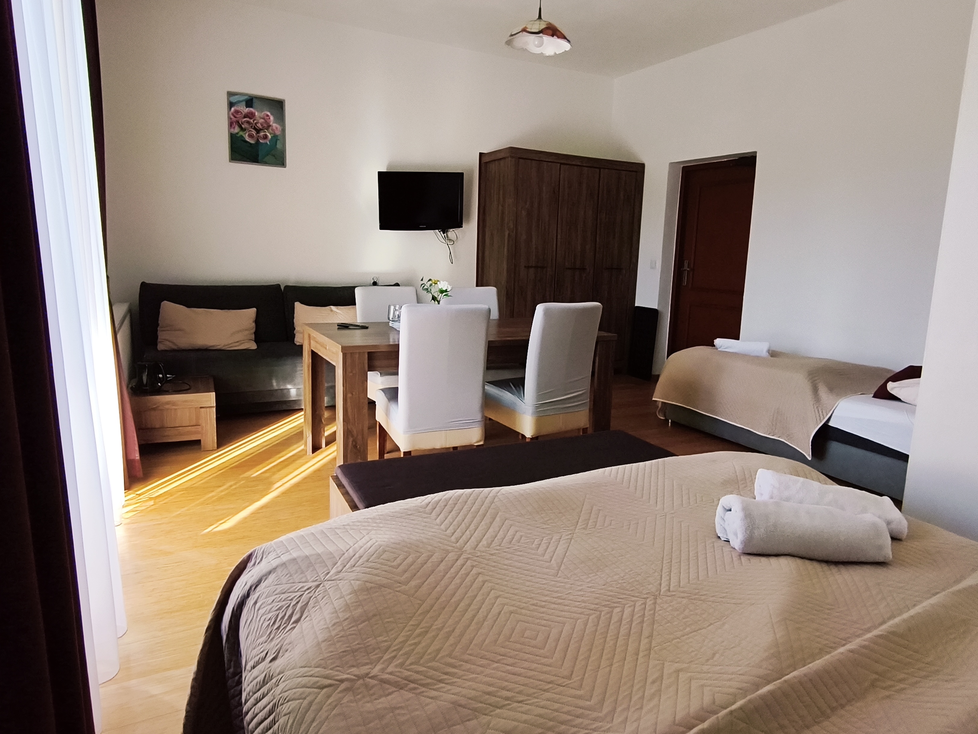 Pokój czteroosobowy z balkonem